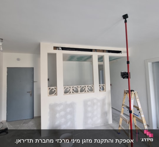 הכנה למזגן בתקרה עם פתחי אוורור
